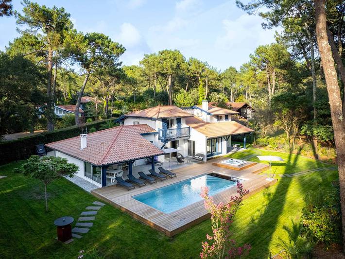 Villa pour 8 personnes, avec Balcon et Jacuzzi ainsi que Jardin et Piscine à Hossegor