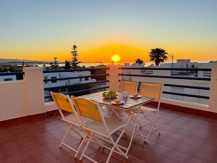 Gîte pour 6 personnes, avec vue ainsi que piscine et terrasse dans El Pozo Del Esparto