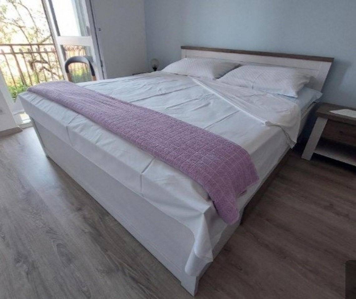 Ganze Wohnung, Ferienwohnung für 9 Personen mit Balkon/Terrasse in Primošten, Šibenik-Knin
