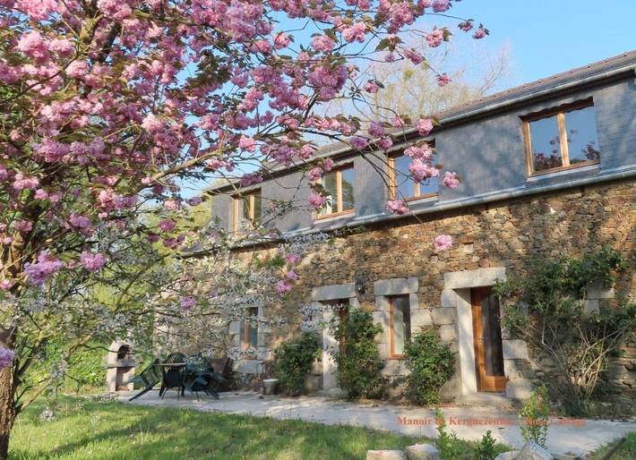 Location de vacances pour 4 personnes, avec vue et jardin à Saint-Clet