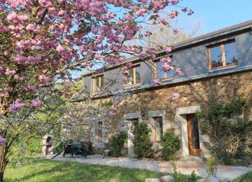 Gîte pour 4 personnes, avec vue et jardin à Saint-Clet