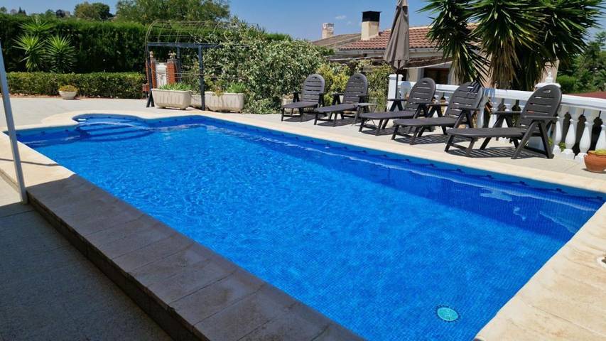 Chalet para 8 personas, con Balcón y Terraza además de Jardín y Piscina en Ribera Alta (Valencia) - 4