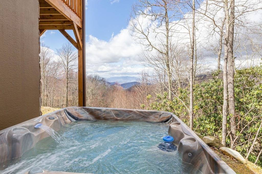 Incredible Views, Hot Tub, Pool Table, Waterfalls, Hiking in Swain County