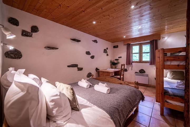 🏔️ Exceptional chalet, 350 m² – sleeps 18 – Jacuzzi, sauna & panoramic view in Champagny-en-Vanoise, Vanoise-Massiv