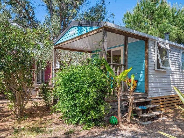 Flower Camping Le Mas de Mourgues - Mobilheim 4 personen - Mobilheim Pin Parasol Standard 30m² (2 Schlafzimmer) - überdachte Terrasse 8 m²- Tv-Nicht Klimaanlage 4 Pers. in Vauvert, Mittelmeerküste (Frankreich)