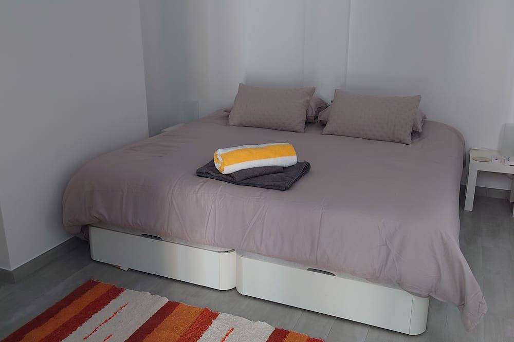Apartamento entero, 2 bedroom apartment above the Spa Town of Lanajron in Lanjarón, Provincia de Granada