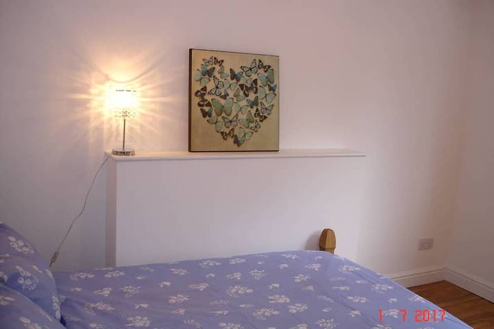 La Casa Bianca 7 Casa A Letto Matrimoniale Completamente Attrezzata in Londra, Sud Est Inghilterra