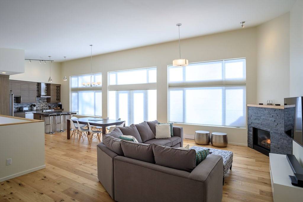 Gerade fertig 4 Schlafzimmer, 5 Badezimmer modern Stadthaus, Billardtisch, 10 Personen in Kicking Horse