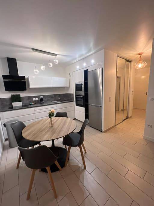 Gîte pour 5 personnes, avec balcon à Épinay-sur-Seine - 4