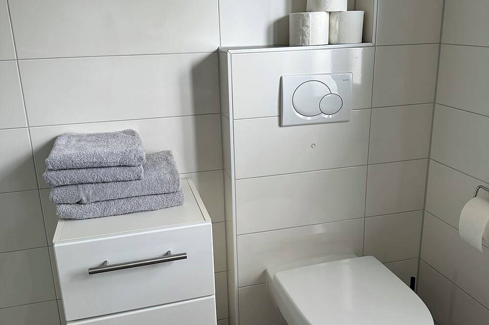 Geheel appartement, Bright 2-room apartment with large terrace near the trade fair and airport in Düsseldorf, Düsseldorf en omgeving