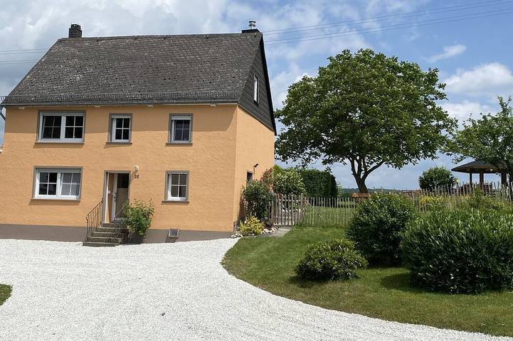 Ferienhaus für 4 Personen, mit Whirlpool und Terrasse sowie Garten in Morbach