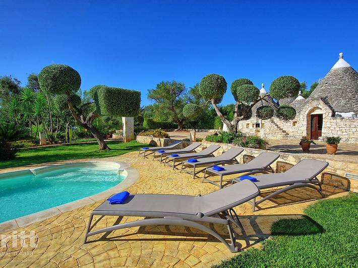 Trullo per 7 persone, con balcone/terrazza e piscina nonché terrazza a San Michele Salentino