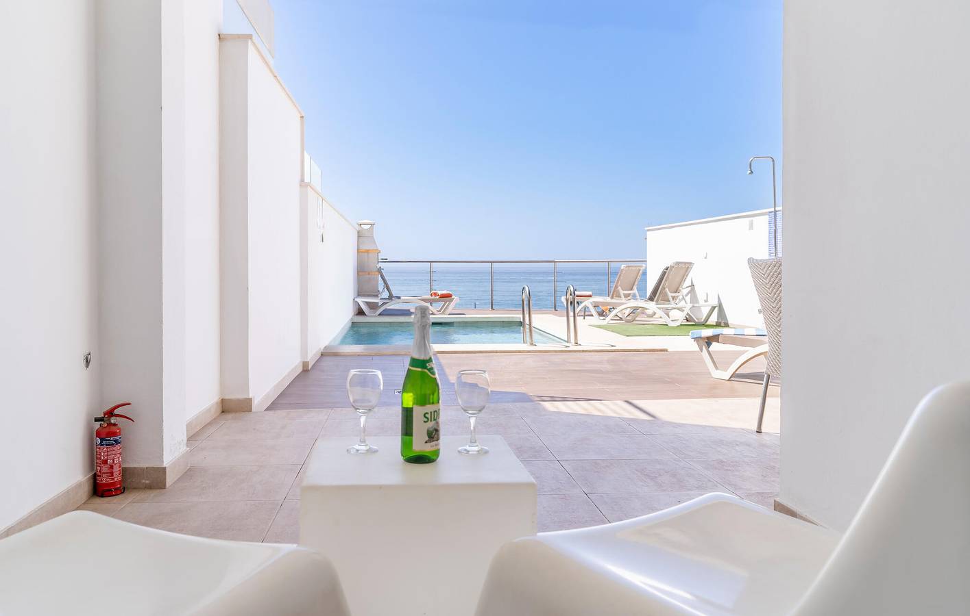 Apartment mit Meerblick, Pool, Wifi, Parkplatz und Terrasse in Torrox Costa, Torrox
