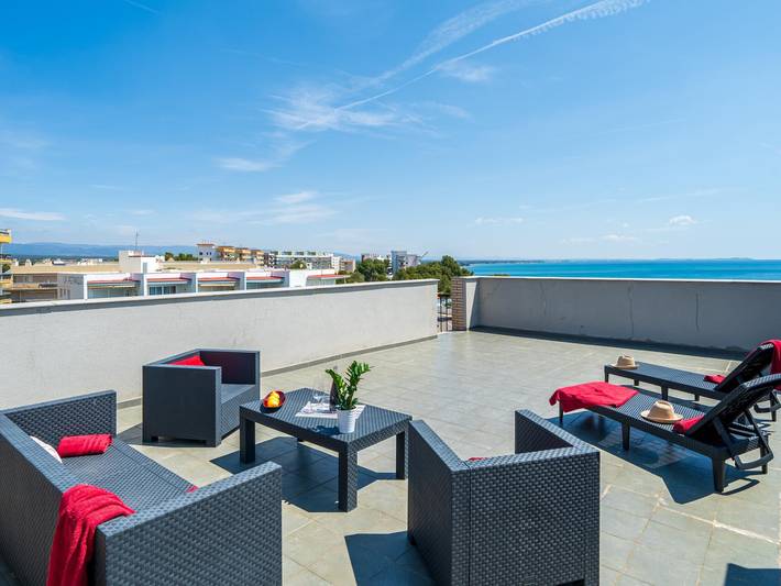 Ferienwohnung für 6 Personen, mit Pool und Garten sowie Kinderpool und Meerblick, kinderfreundlich in Miami Playa