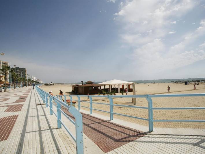 Ganze Ferienwohnung, Ferienwohnung für 3 Personen mit Meerblick in Valdelagrana, El Puerto de Santa María