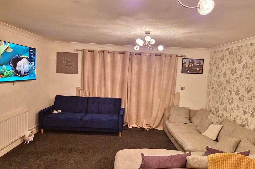 Maidstone holiday apartment free sports free parking  in Kent