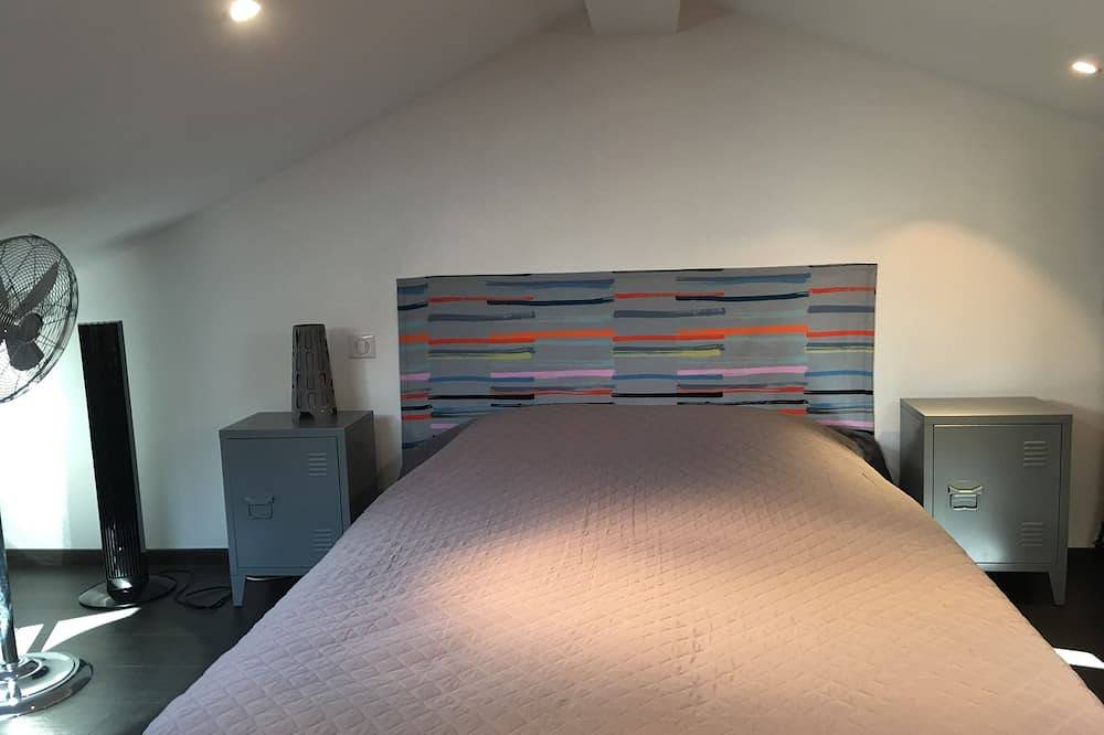 Jolie maison de caractère avec piscine chauffée dans l'Entre deux Mers in Romagne, Région de Langon