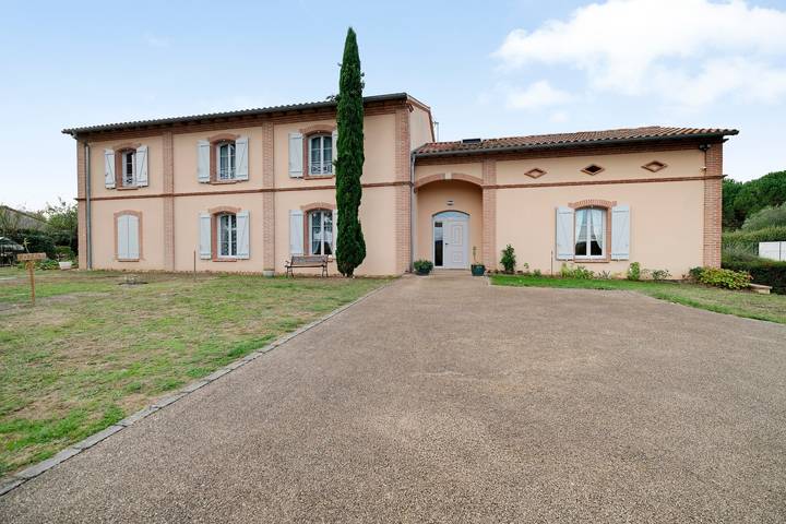 Chambre d’hôtes 'Chambre Lauragaise' avec piscine partagée, Wi-Fi et climatisation in Saint-Marcel-Paulel, Toulouse et ses environs