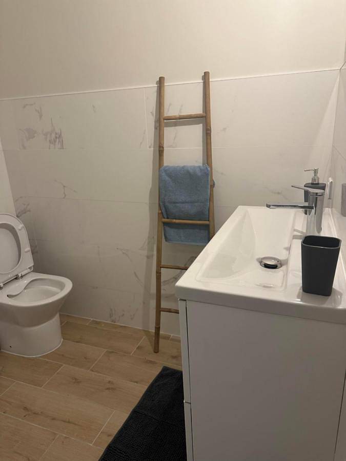 Location de vacances pour 2 personnes, avec terrasse à Canet (Hérault) - 4