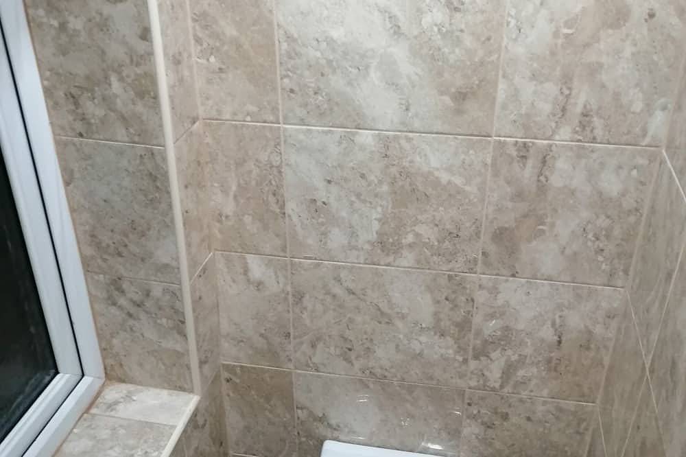Casa y lejos, 1 habitación privada, compartiendo la casa con otros 2 invitados. in Mánchester, Gran Mánchester