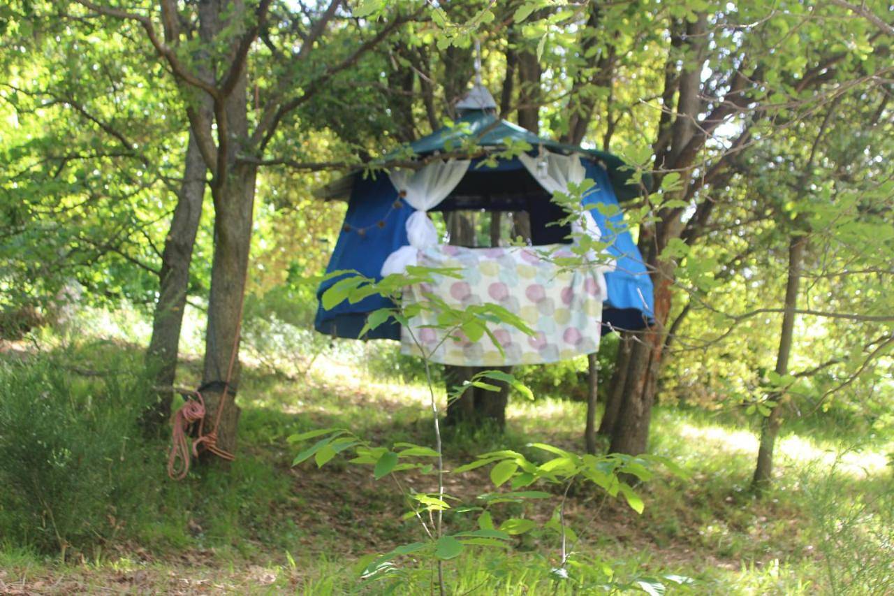 L'école des Cévennes, "La tente suspendue" in Saint-Privat-de-Vallongue, Parc national des Cévennes
