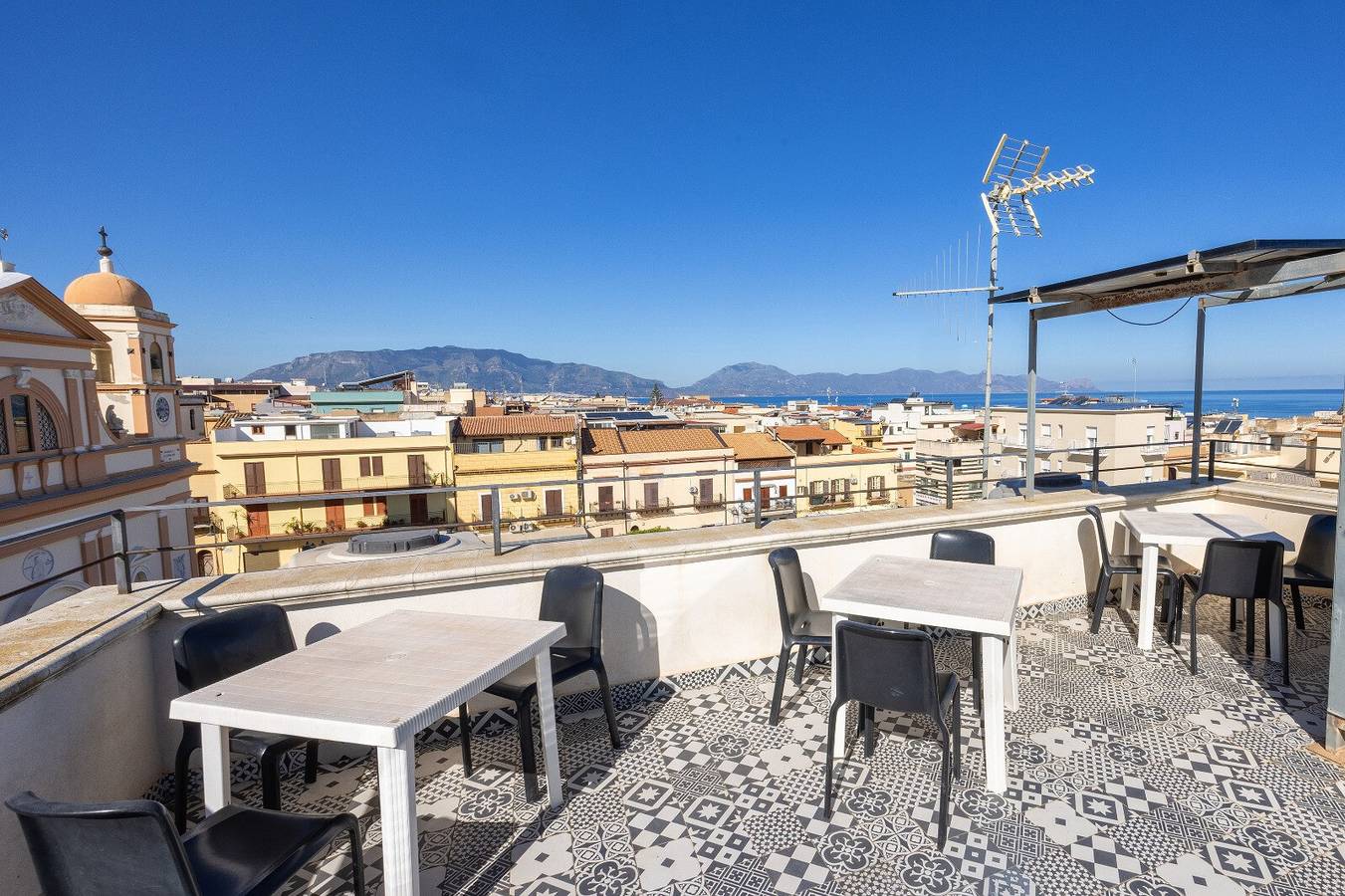 Appartement entier, Appartement 'Disiu Case Vacanza - Balestrate' avec terrasse partagée, Wi-Fi et climatisation in Balestrate, Province de Palerme