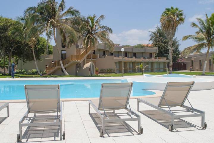 Hôtel pour 10 personnes, avec terrasse et piscine ainsi que jardin et bassin pour enfant dans Praia - 2