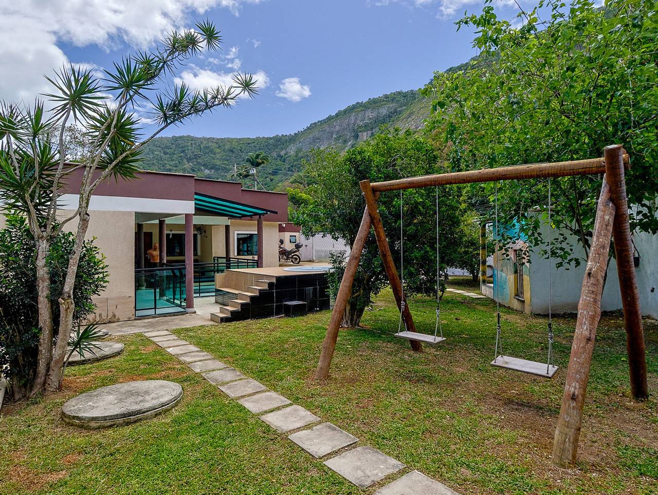 Casa Rodeada de Verde c Hidro e Churrasqueira in Maricá, Rio de Janeiro (state)