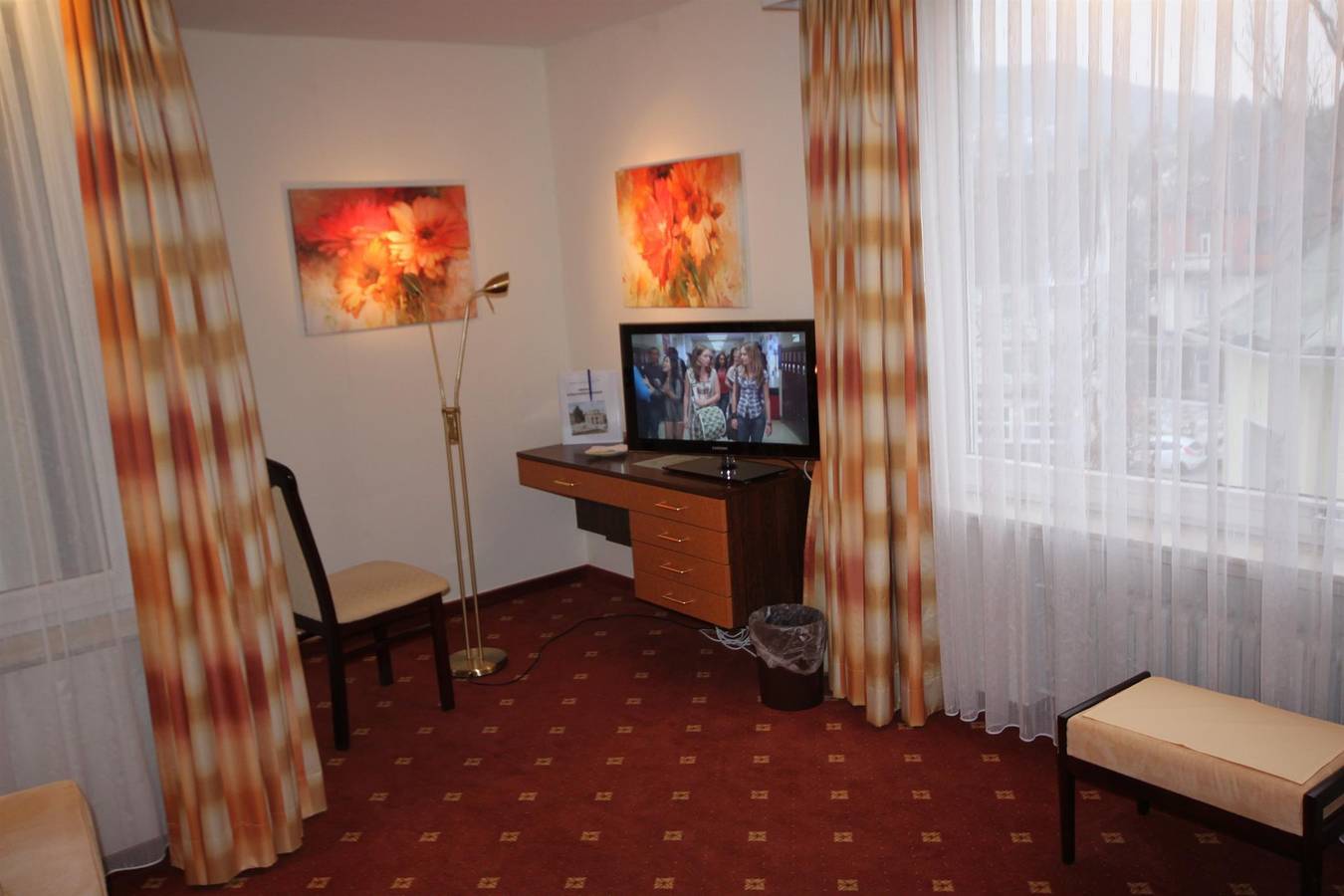 Doppelzimmer, Dusche oder Bad, Wc, Kat.B (buchbar) in Oesdorf (Bad Pyrmont), Bad Pyrmont