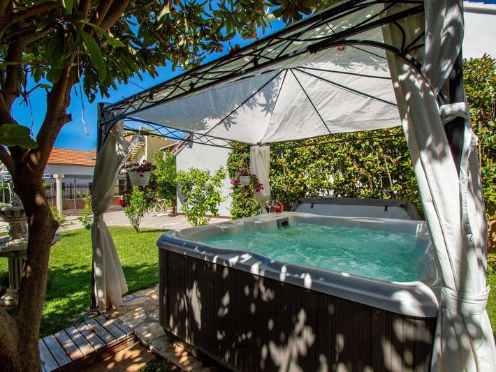 Gîte pour 4 personnes, avec jardin et terrasse à Tribunj - 4