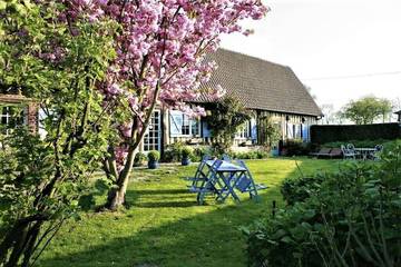 Gîte pour 11 personnes, avec jardin à Sainte-Colombe