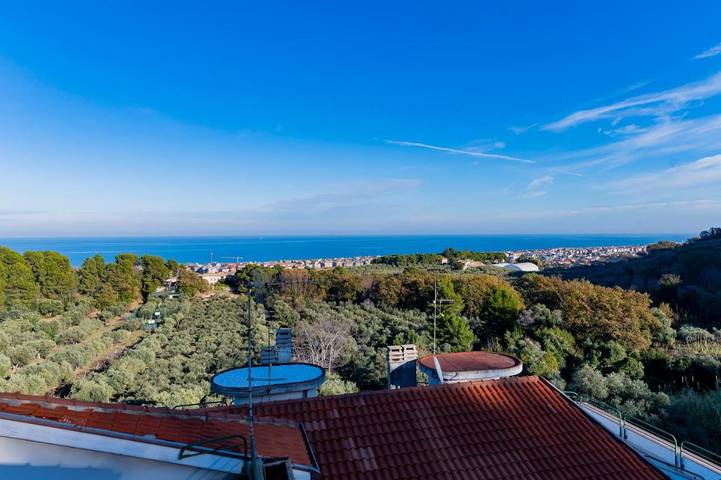 Ferienwohnung für 4 Personen, mit Ausblick und Balkon - 1