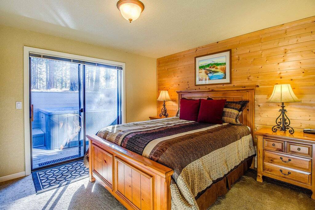 3 Bett, 2 Bad, South End, eingebettet zwischen Ponderosa-Bäumen, Hot Tub in Sunriver, Deschutes County