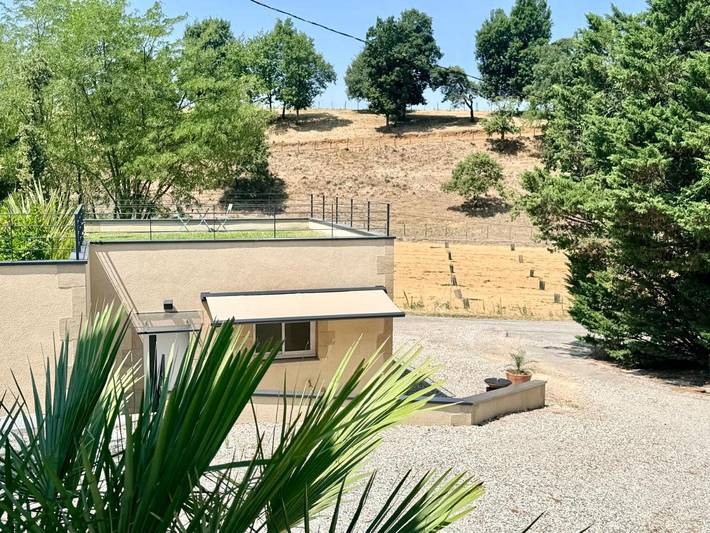 Gîte pour 2 personnes, avec Terrasse ainsi que Jardin et Vue à Margès