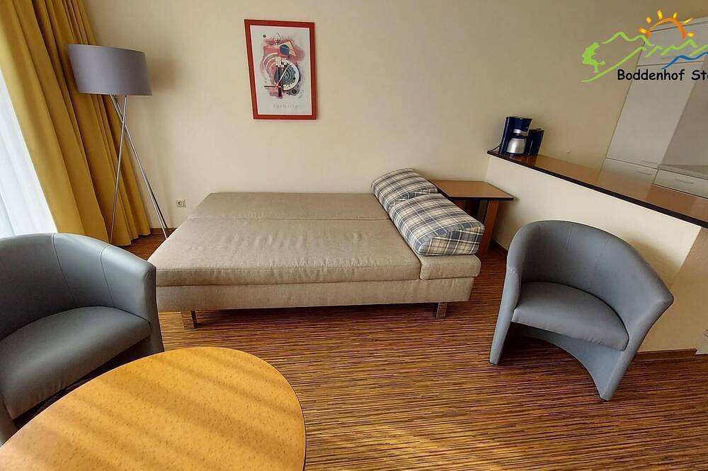 Ganze Wohnung, Ferienwohnung 46 – Helles Erdgeschossapartment mit Wlan und Terrasse in Buschvitz, Bergen auf Rügen und Umgebung