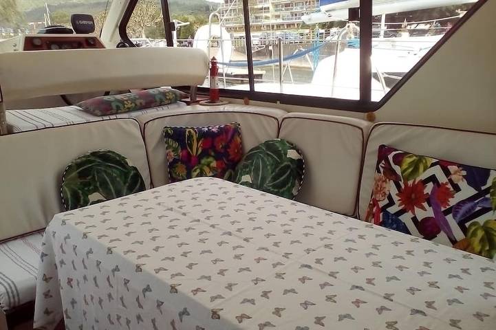 Péniche pour 6 personnes dans Auvergne-Rhône-Alpes - 2