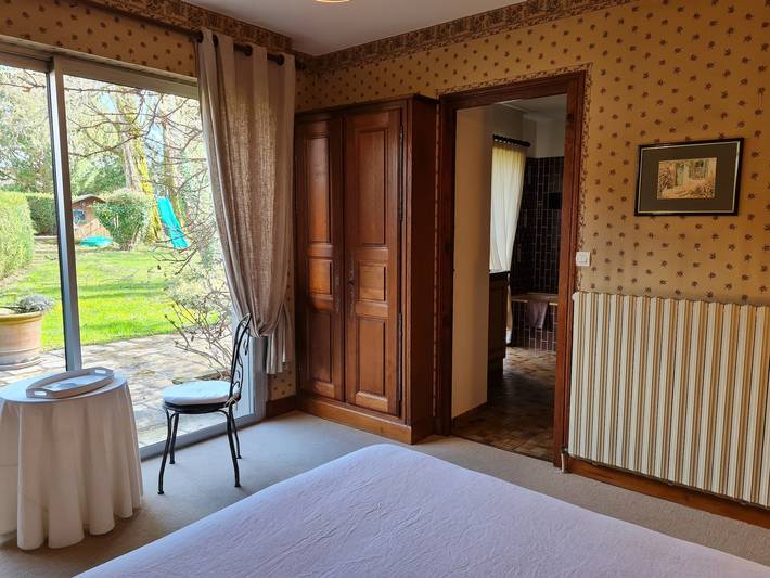 Großes ruhiges Haus mit Garten und Fluss in Saint-Martin-d'Abbat, Loire-Tal