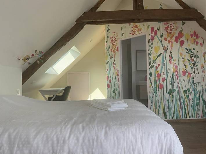 Chambre d’hôte pour 2 personnes, avec Terrasse ainsi que Jardin et Vue dans Courcité