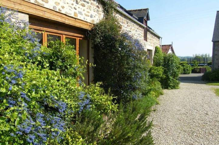 Gîte pour 8 personnes, avec Terrasse et Piscine à Hénansal