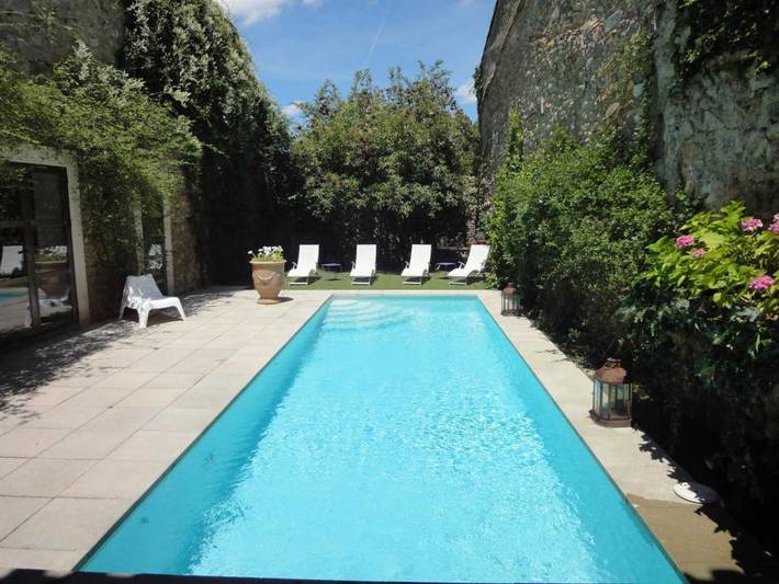 Gîte pour 8 personnes, avec piscine et jardin