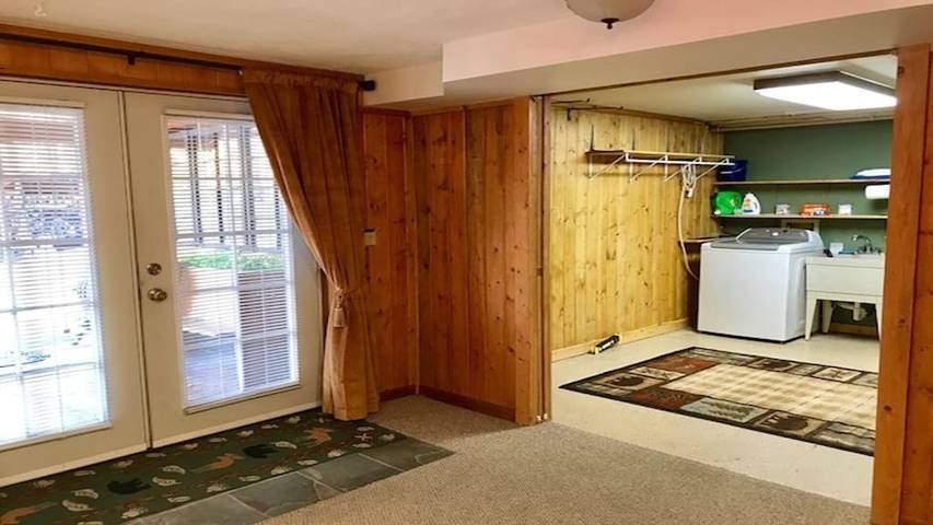 Vacation rental for 8 people, with hot tub and yard as well as terrace in Whitefish