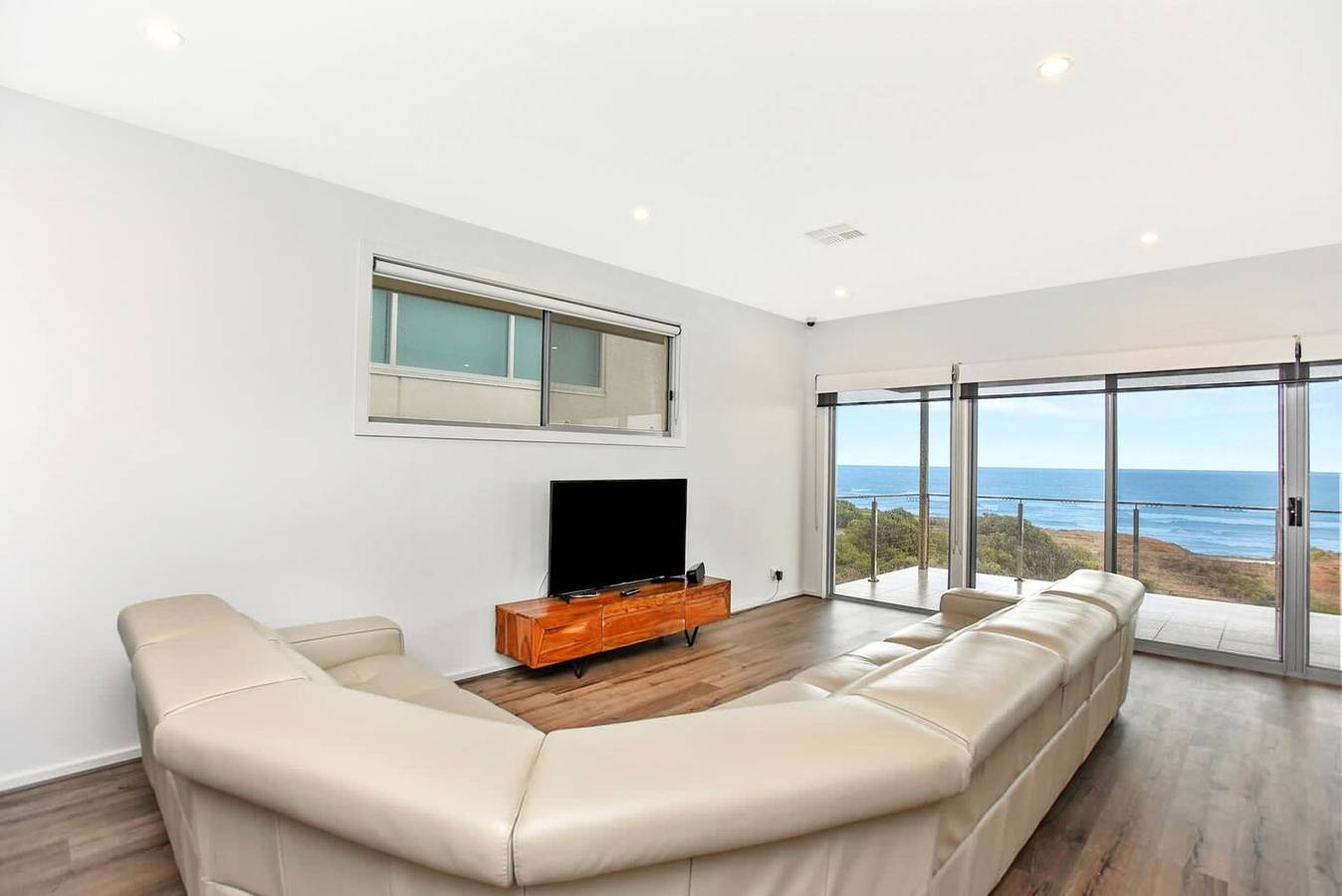 Avaya Sellicks Beachfront Getaway- Wifi in Sellicks Beach, City of Onkaparinga