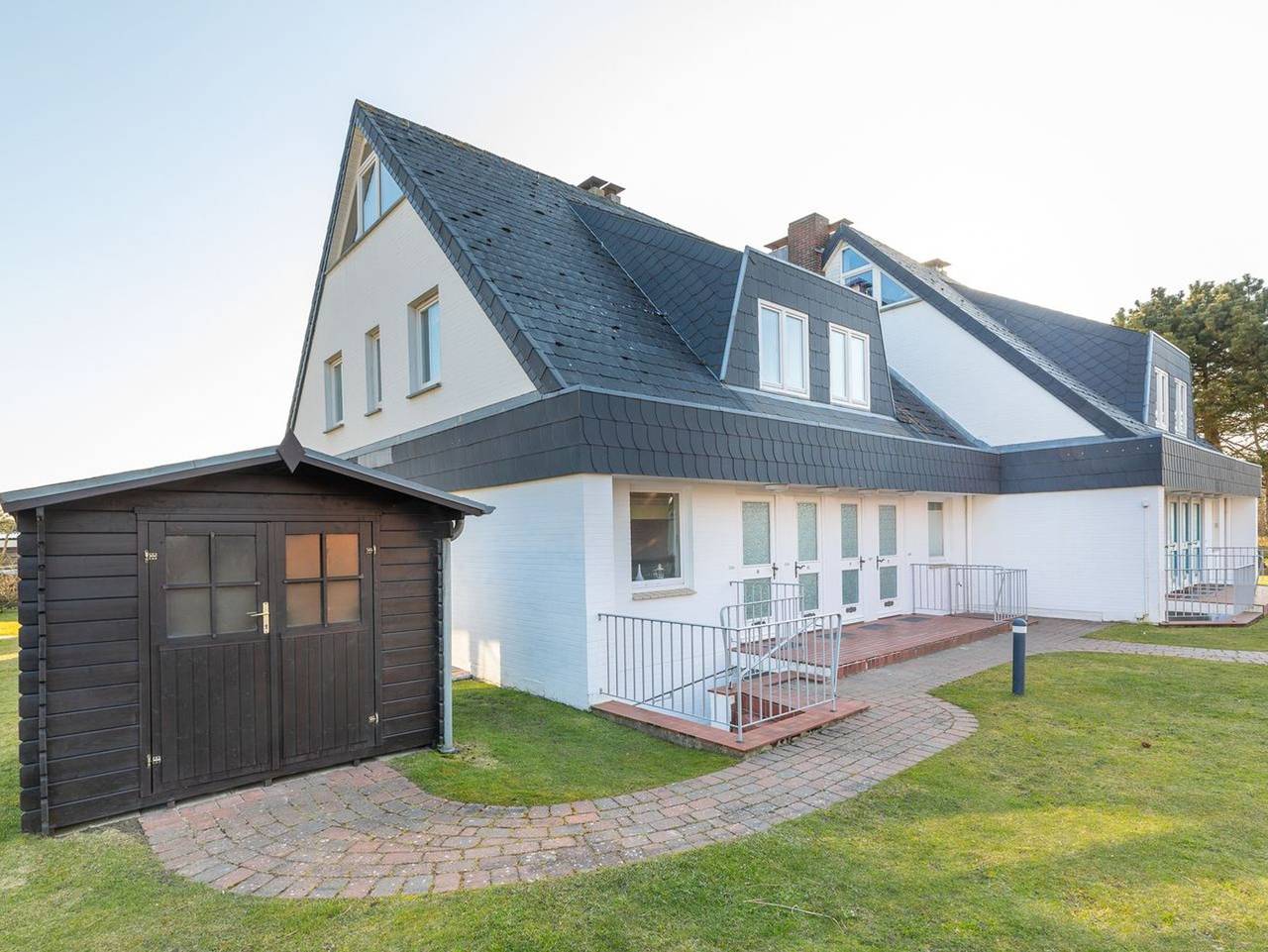 Ganze Ferienwohnung, Haus Sonnenschein Whg. G - Drei Raum Appartement im Obergeschoss und Dachgeschoss mit ca. 65m² Nutzfläche. in Wenningstedt, Sylt