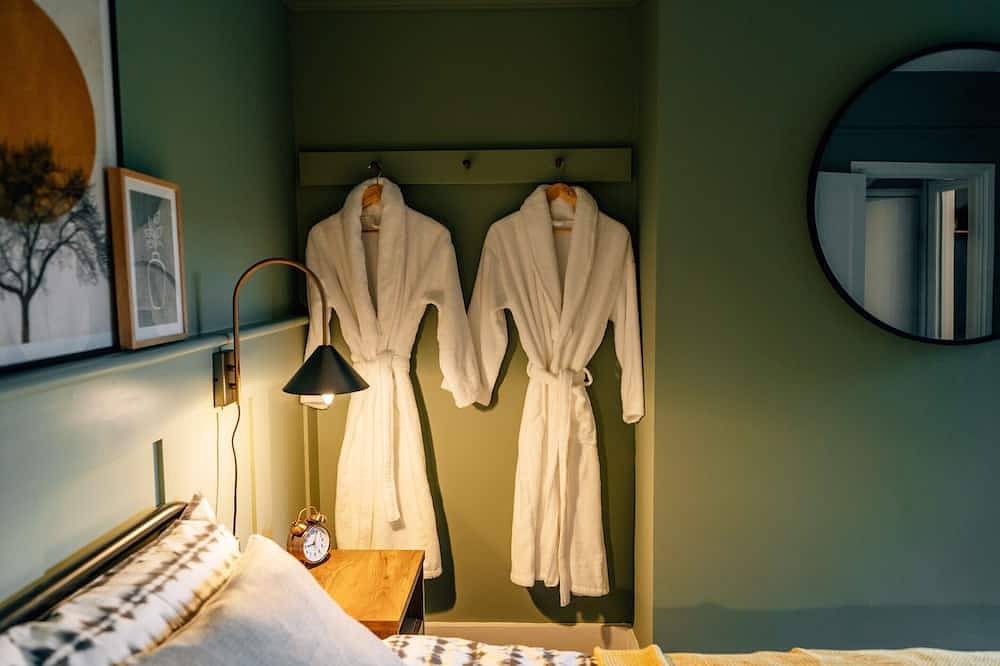 Entire apartment, Sanctuary-by-Sea  2 bed Apartment in Worthing, West Sussex