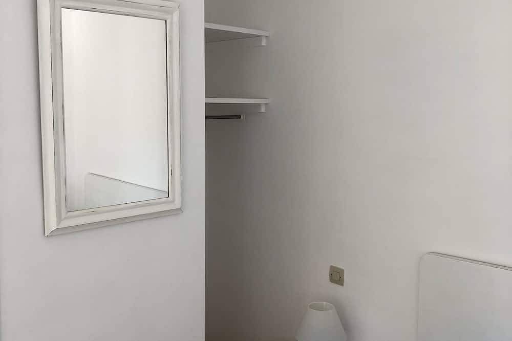 Casa a 700 m del mar, orientada al sur, jardín, wifi, 1 dormitorio, 2 personas in Ploubazlanec, Côte de Goëlo