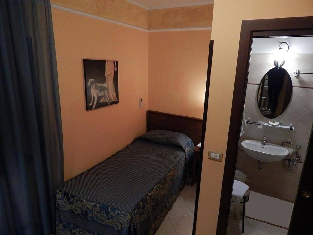 Double or Twin Room in Casal Morena, Roma