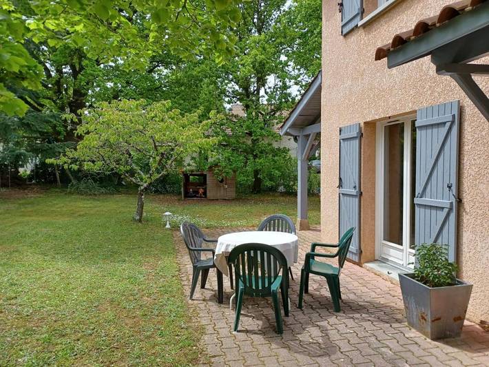 Location de vacances pour 6 personnes, avec terrasse et jardin à Francheville - 2