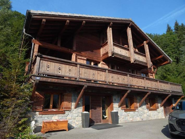 Gîte pour 2 personnes, avec jardin ainsi que balcon et jacuzzi à La Côte-d'Arbroz