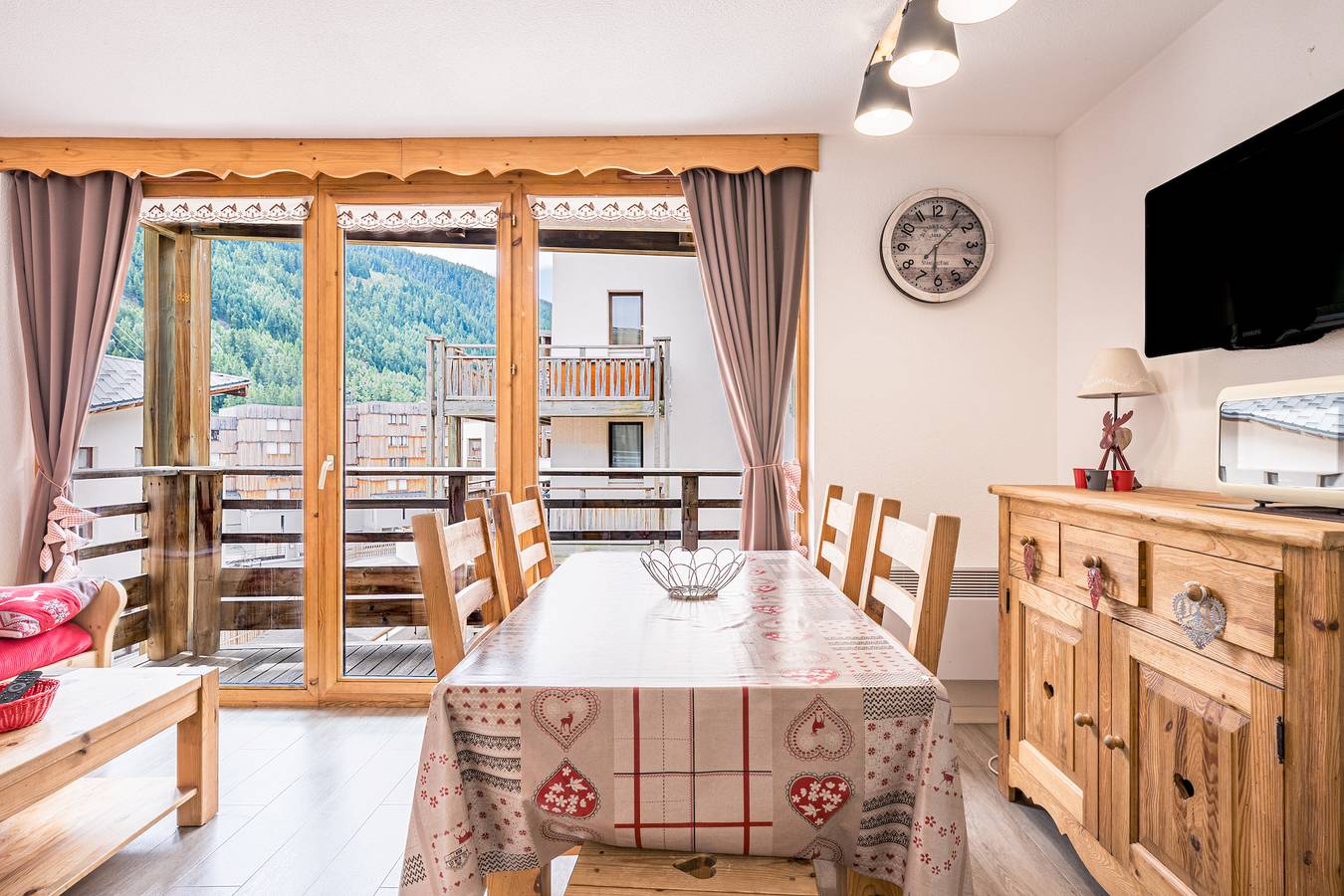 Ganze Wohnung, Ferienwohnung 'Les Chalets De La Vanoise N°4208' mit Bergblick und Balkon in La Norma, Villarodin-Bourget