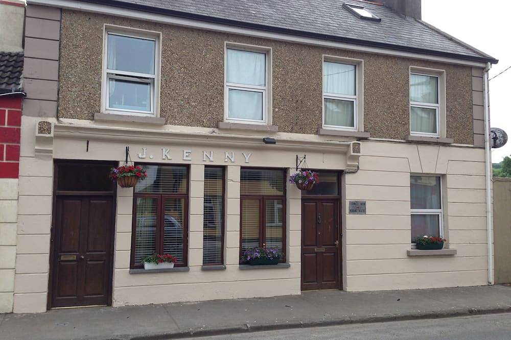 Cooraclare apartment in County Clare